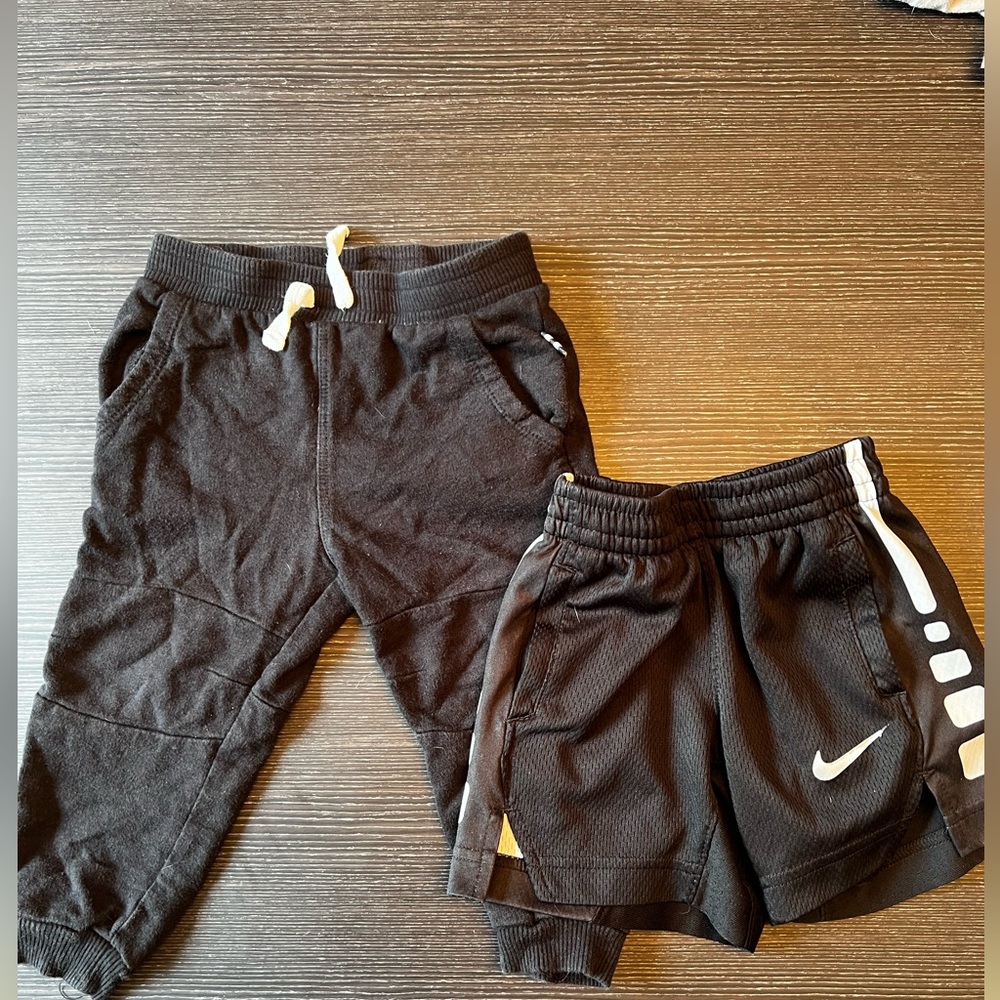 Bundle of two kids bottoms 12/18m